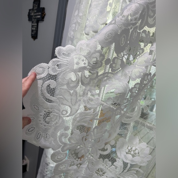 Brand New White Lace Swags (3 pairs) - Picture 3 of 3